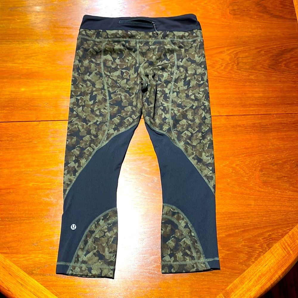 Lululemon camouflage cropped leggings size 6